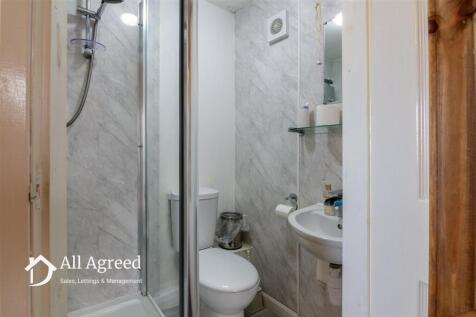 ANNEXE SHOWER
