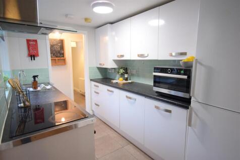 4 Bedroom Terraced in LN1 1SA