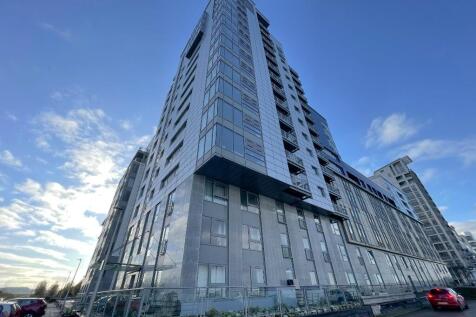 Fully furnished modern 3rd floor 2 bed property in Newhaven /Leith with spectacular views. 2 double bedrooms, one with ensuite, main bathroom and open plan living / dining / kitchen. DG. Electric heat