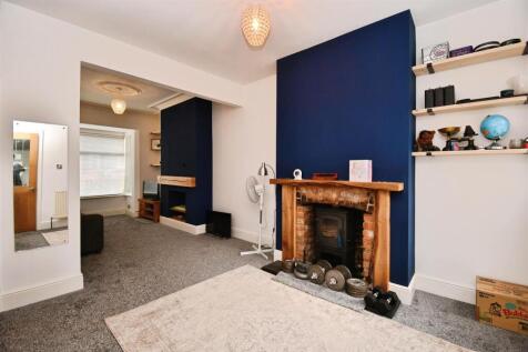 Open plan lounge / dining room