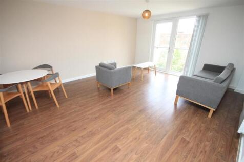 Located on the banks of the River Irwell the recently completed Riverside building offers modern living in a convenient location on the periphery of Castlefield. Just a few minutes walk into the city