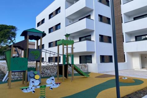 New residential community with communal pool & playground in Cala Ratjada-1st floor apartment