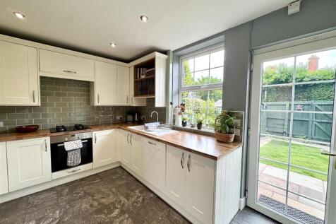 KITCHEN/BREAKFAST ROOM