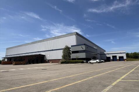 Distribution Warehouse to rent in dewsbury