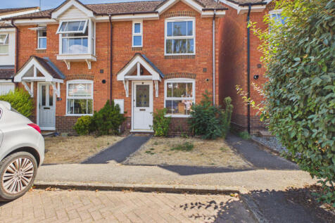 2 bed end terrace to rent St. Johns Close, Woodle