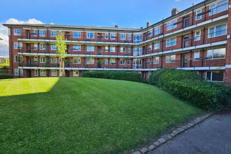***ZERO DEPOSIT SCHEME AVAILABLE*** Ground floor furnished two-bedroom apartment with parking and gym access. Ideally located near Salford Quays, MediaCityUK and Manchester City Centre, featuring spac