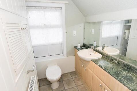 Shower Room (Main House)