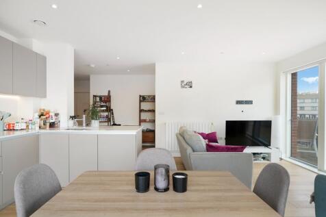 Set in the landmark Royal Arsenal Riverside development, this well-proportioned two-bedroom