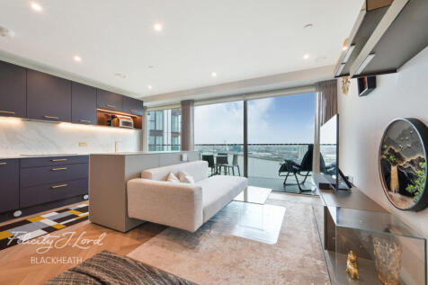 2 bed, 2 bath Apartment in london - Photo 3