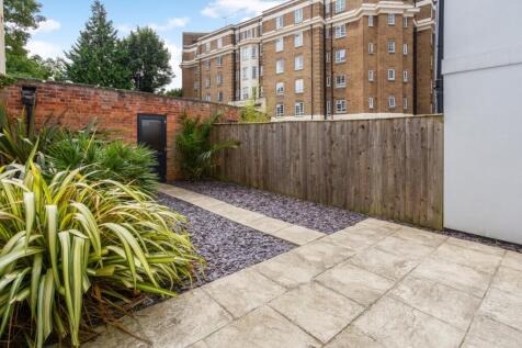 1 Trelawn Court 3...