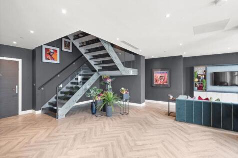 3 bed, 0 bath Apartment in Manchester - Photo 15