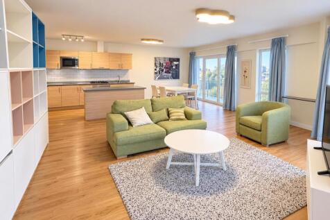 Spacious and Bright Living Room 1