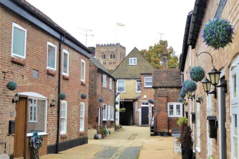 3 bed terraced house for rent in Dolphin Yard, St Albans