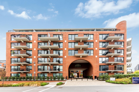 A lovely two bedroom flat in Minotaur House, Royal Arsenal Riverside, Woolwich, London. CAR PARK AVAILABLE AT ADDITIONAL CHARGE.