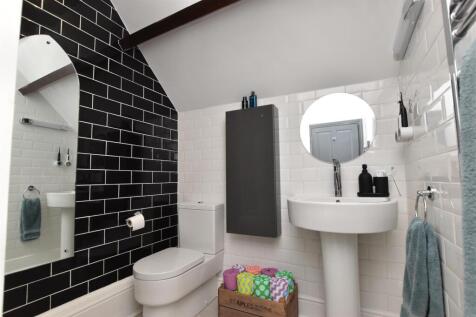 EN SUITE SHOWER ROOM