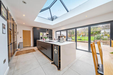 1387030-1-6931711...