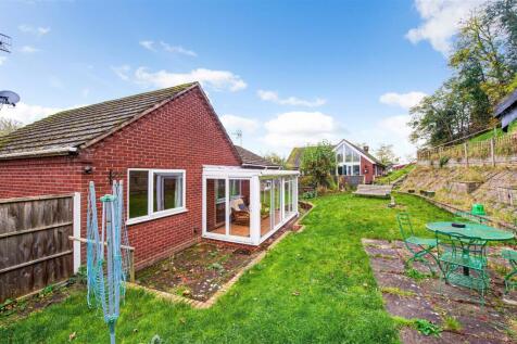 29 Kidderminster Road external blue sky4.jpg