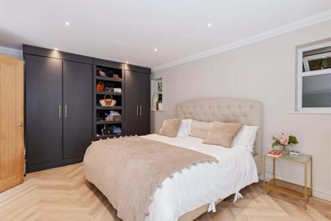 Chesswood Road_6b.jpg