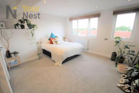 Luxury En-Suite House Share | Exceptional Double Room | Chapel AllertonA room of this size and quality is rarely available.Situated in the heart of the ever-popular Chapel Allerton, this stunning hous