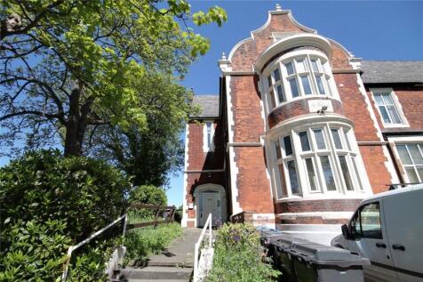 A well presented STUDIO flat in a great location in Salford. A short walk away from Salford Royal Hospital, this property is ideally located being close to local amenities and transport links. Briefly