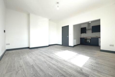 Available 1st august 2026- Newly renovated two-bedroom property in the popular Harehills area of Leeds, finished to a high standard throughout. Featuring a bright living room, modern kitchen, contempo