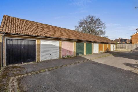42 Lansdowne Way, HP11 1TN-14.jpg