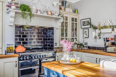 10 Kenilworth Road, Southsea-Smalll-PorticoMarketi