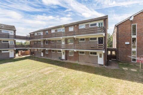 New Court, KT15 2EE - 11.jpg