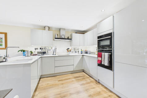 CAM01984G0-PR0529-STILL002