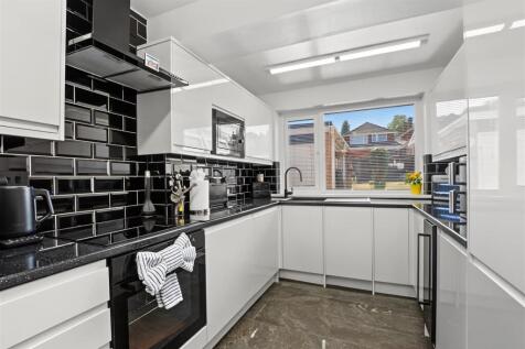 Kitchen_2.jpeg