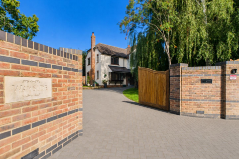 Gated Frontage.png