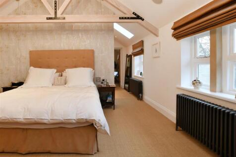 5 bed, 3 bath Detached in Sheffield - Photo 15