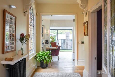 6 bed, 2 bath Semi-Detached in Manchester - Photo 4
