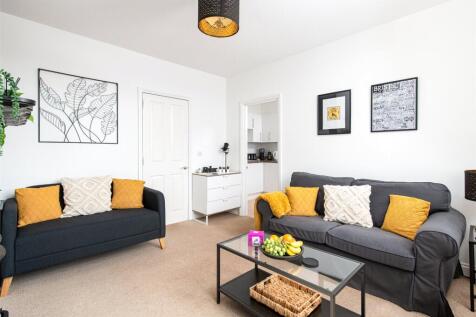 Stunning 2-bedroom apartment located in a sought-after area, offering a perfect blend of elegance and modern living. This charming property boasts a bright and spacious interior, furnished to a high s