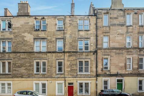 This charming, 1-bedroom, unfurnished property located on Buchanan Street is situated in the heart of Leith. There is a lively local atmosphere on your doorstep, with fantastic shops and bars nearby.