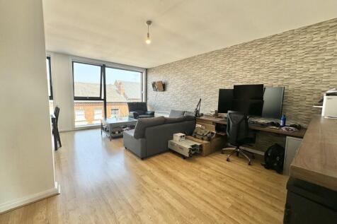 ** PARKING INCLUDED ** A large 1 bedroom apartment located in the popular Sapphire Heights in the Jewellery Quarter! The property comprises of large entrance hallway, a tasteful open plan living, kitc