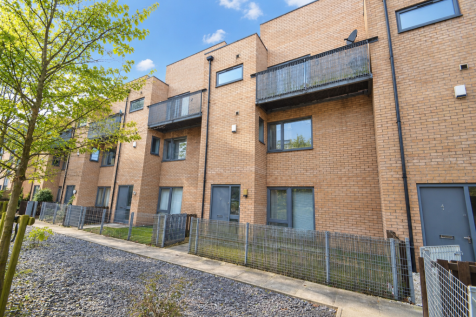 3 bedroom Town House for rent