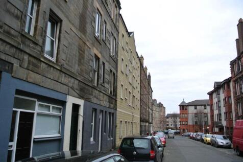 A lovely 1 bed, main door flat available furnished.