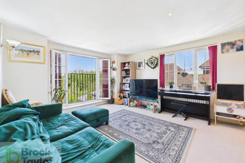 lounge area;