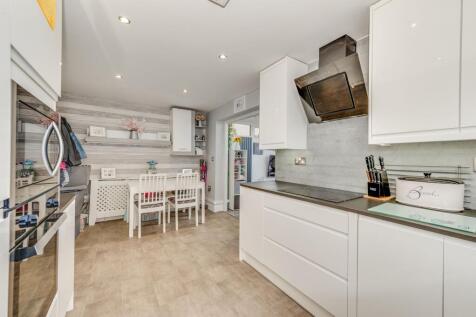 KITCHEN, DINER AND LIVING ROOM