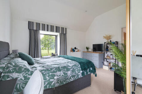 7 Hill Farm View ...