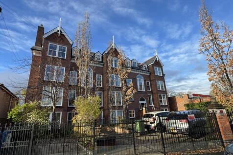 **VIRTUAL TOUR AVAILABLE** Belvoir are pleased to offer this extremely well presented and spacious furnished 3-bedroom, 3 bathrooms, duplex top floor apartment, with private balcony located on West Al