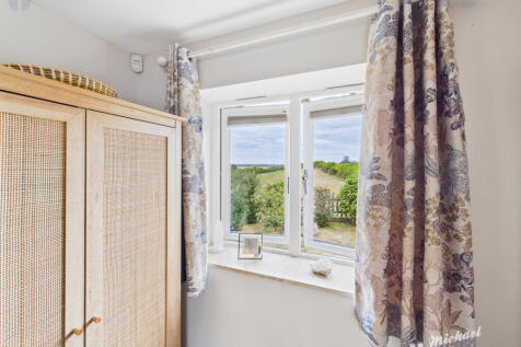 CAM03852G0-PR0394-STILL004