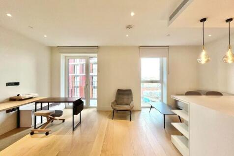 Luxury one bedroom apartment on the 8th floor in White City Living with private balcony, premium resident facilities and excellent access to Westfield London and Underground stations.