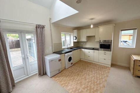 Kitchen / Lounge
