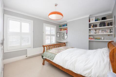 4 bed, 2 bath Terraced in London - Photo 8