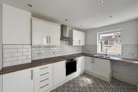 62 Charlotte Road - Kitchen.jpeg