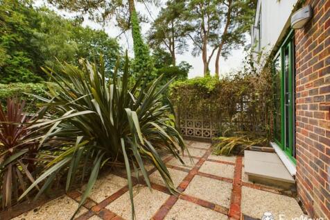 CAM02877G0-PR0053-STILL027