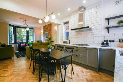 6 Bedroom Semi-Detached in NG7 2DS