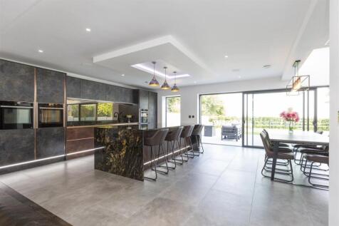 Kitchen / Dining area